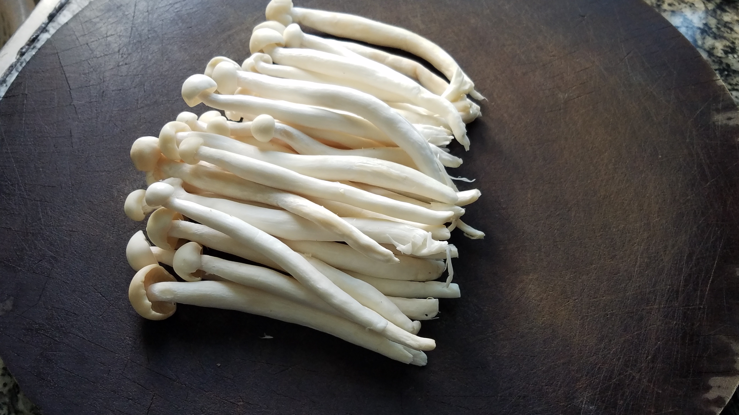 炒香菇炖鸡家常做法,炒香菇家常做法要不要焯水