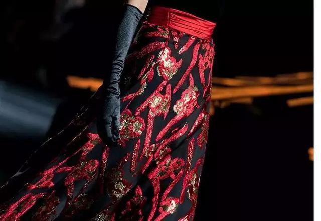 ep雅莹走秀2019,ep雅莹黑裙子