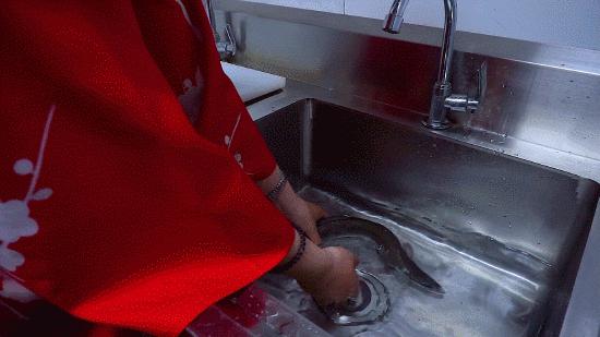 徐州张柏芝一秒到日本？其实正在吃日料，和服免费穿，过足cos瘾