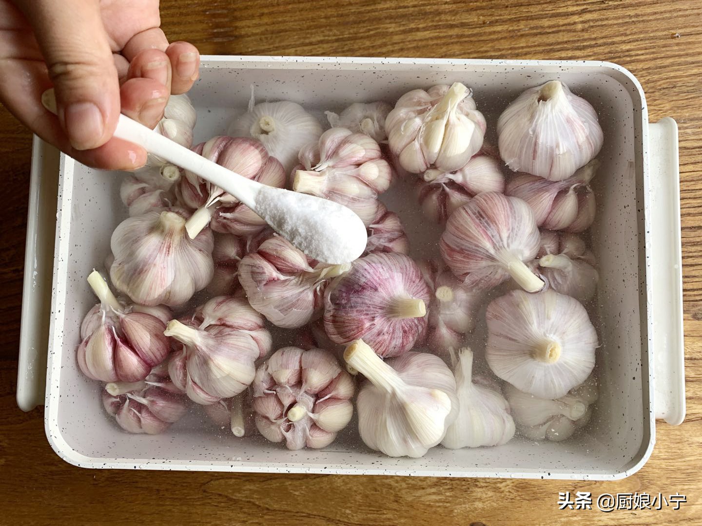 家常腌蒜最简单的方法,老式腌蒜的腌制方法