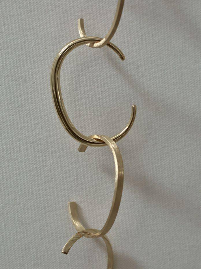 有时候质感就体现在小小的配件上，一件可以陪你穿梭日常的珠宝