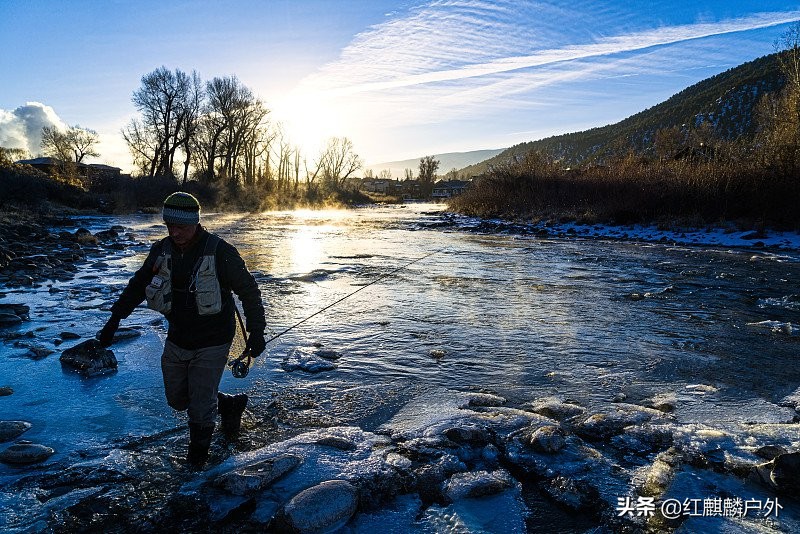 鱼线绑在鱼竿上的绑法教学,把鱼线绑在鱼竿上该怎么绑