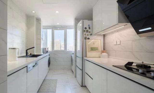 老婆把主卧阳台“内扩”1m宽！挤出阳光衣帽间，全屋太温馨！干货