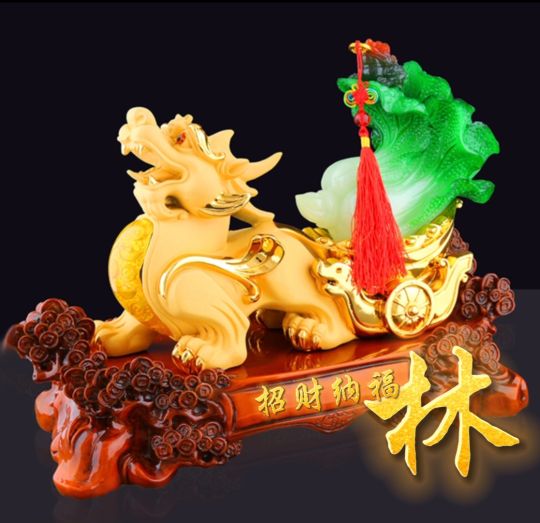 招财辟邪金色貔貅头像,背上有金元宝的貔貅招财纳福