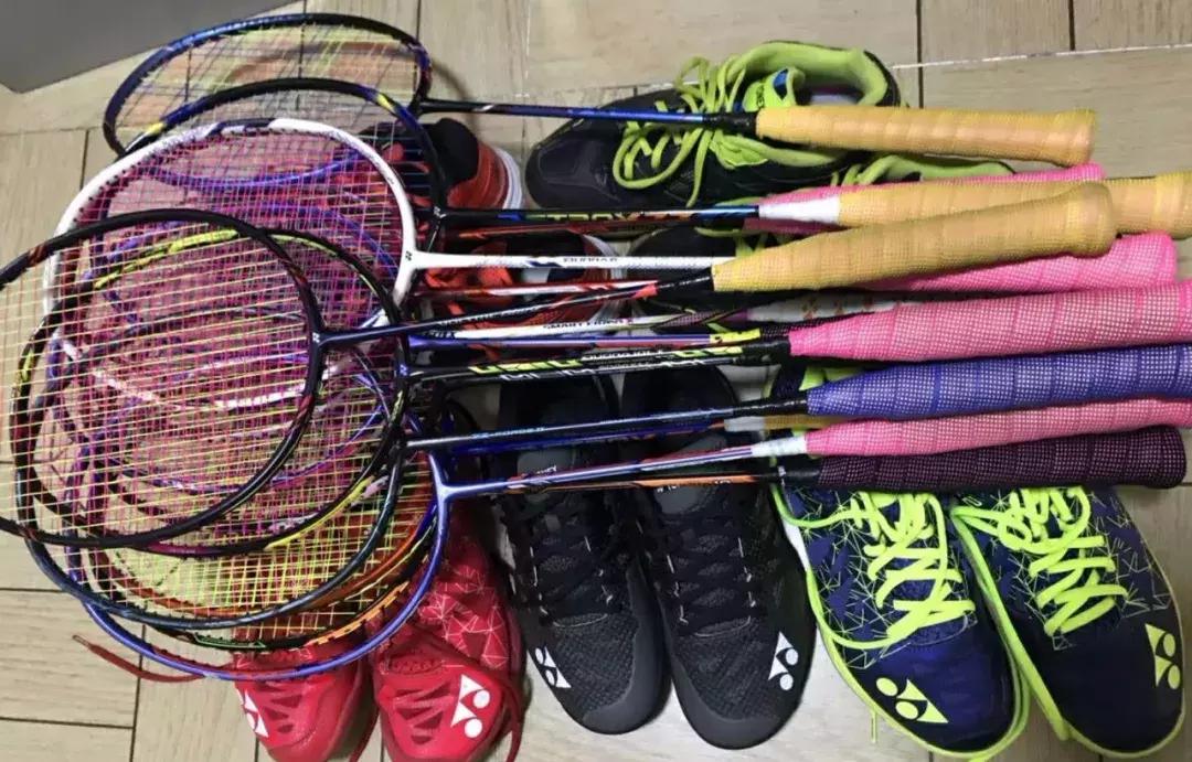 羽毛球拍是不是选甜区越大越好,为什么羽毛球扣球打不到甜区