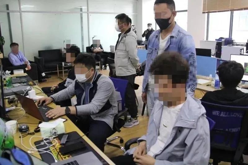 避开官方应用审核，赌博色情APP上演变“装”