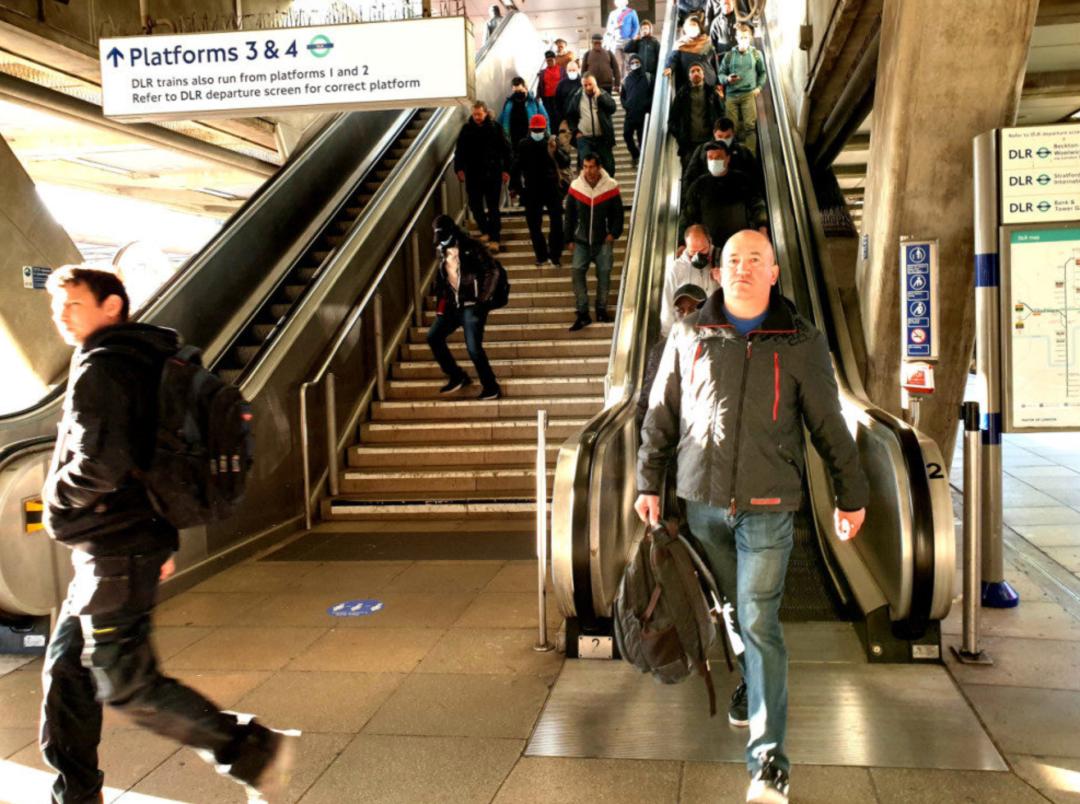 颠覆三观！外挂鹰钩鼻出街，英国人的脑洞真服了…这也叫口罩？