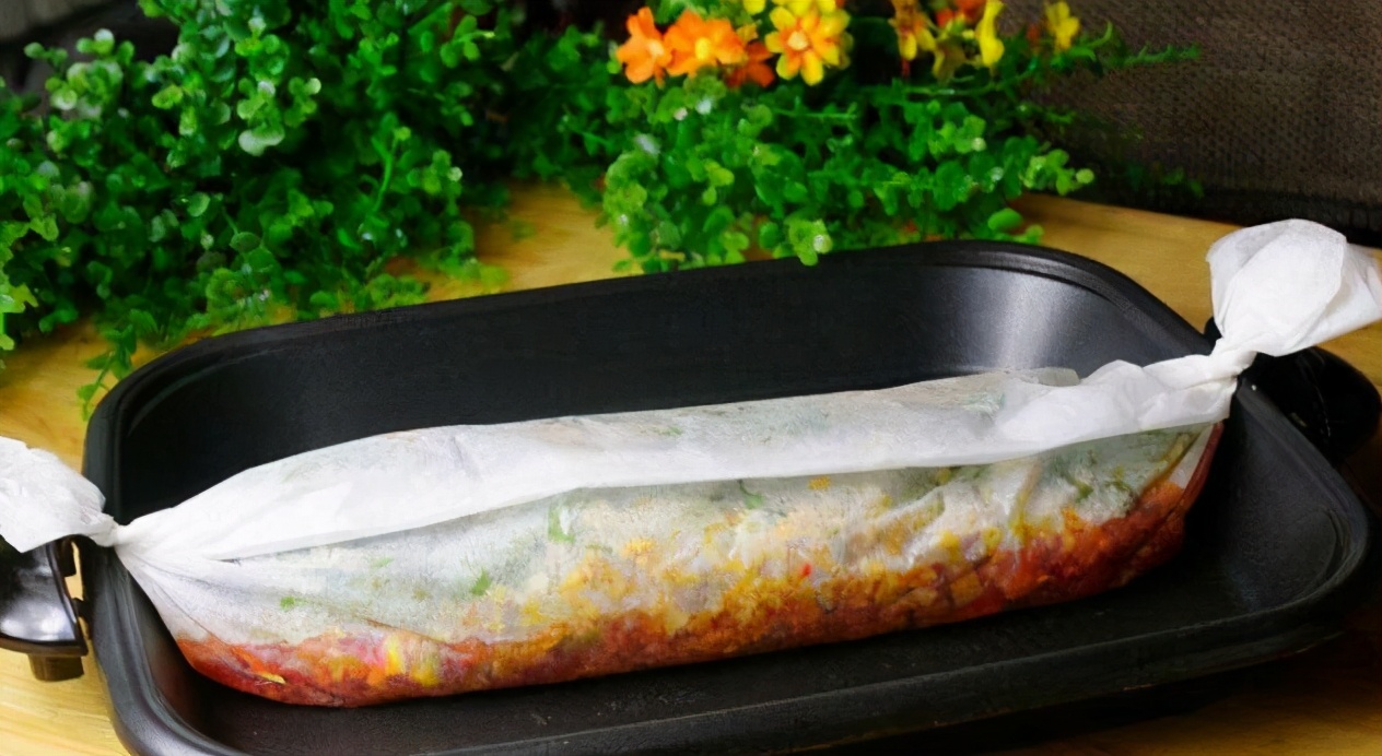 锡纸烤鱼好吃还是纸包烤鱼好吃,纸包烤鱼和烤鱼的区别