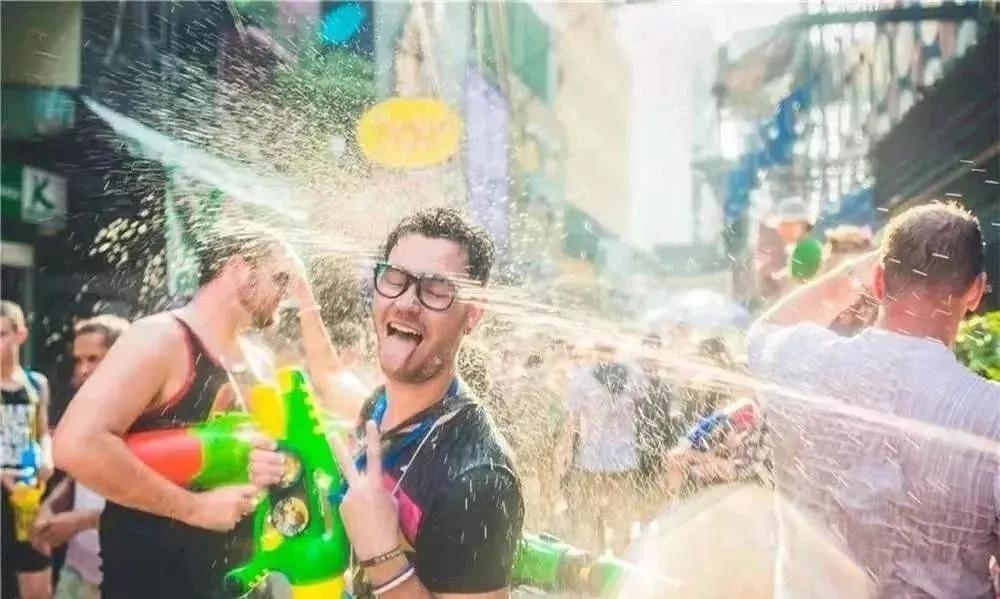 揽翠湖首届草坪文化节!水球大战各种网红游戏等你来