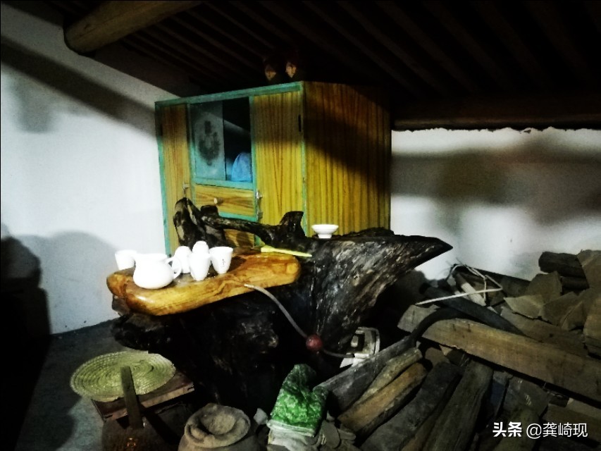 根雕小茶桌泡茶,用根雕茶桌喝茶