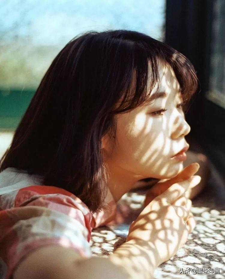 怎样拍女生侧脸教程,女生侧脸怎么拍才好看霸气