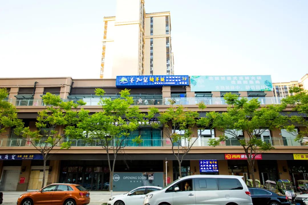 口*爆口**汁！这家店凭借「巨无霸烤羊腿」风靡绵阳！吃了整整7年