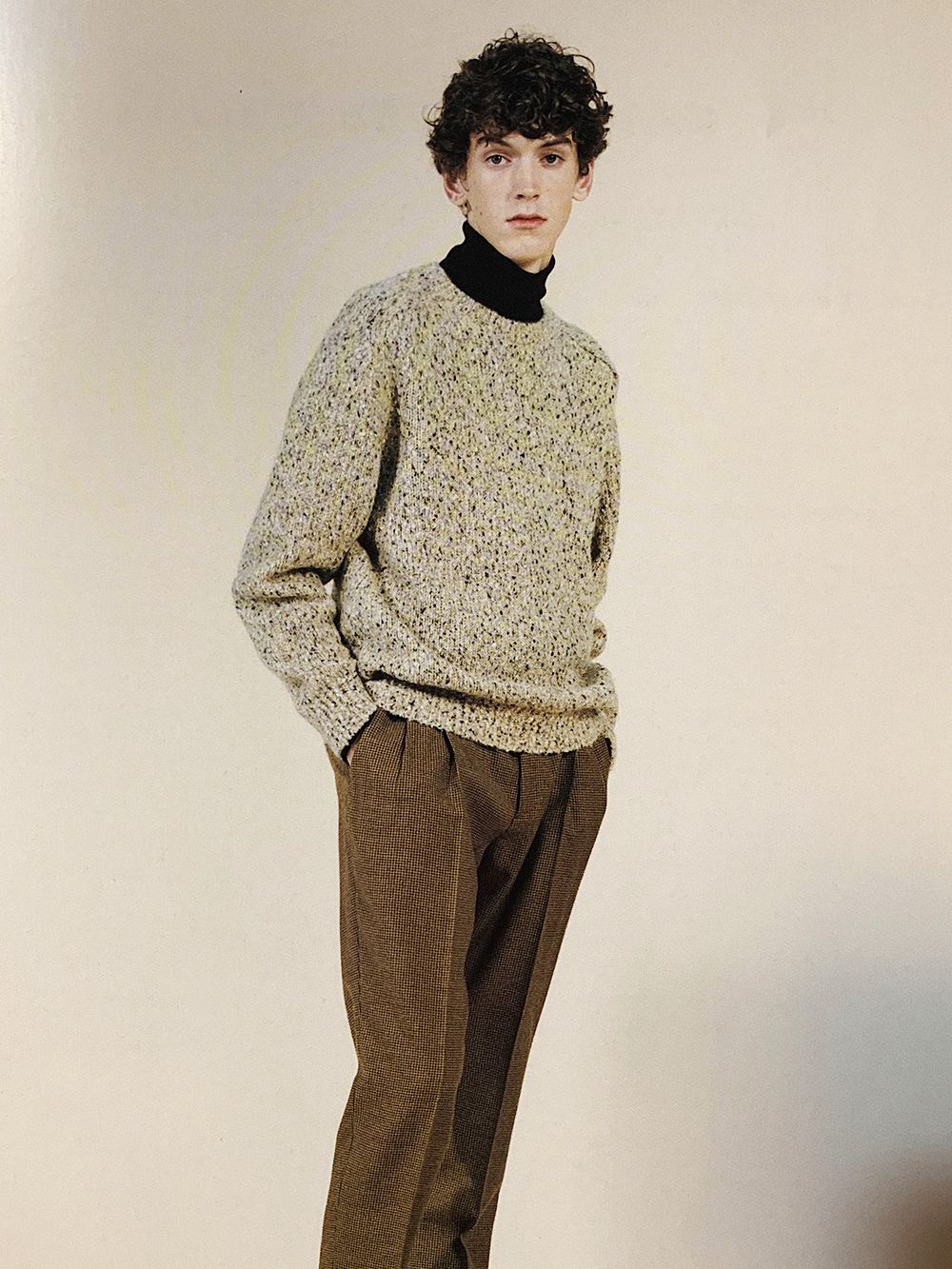 杏色大衣内搭什么颜色毛衣好看,深蓝色大衣内搭什么颜色的毛衣