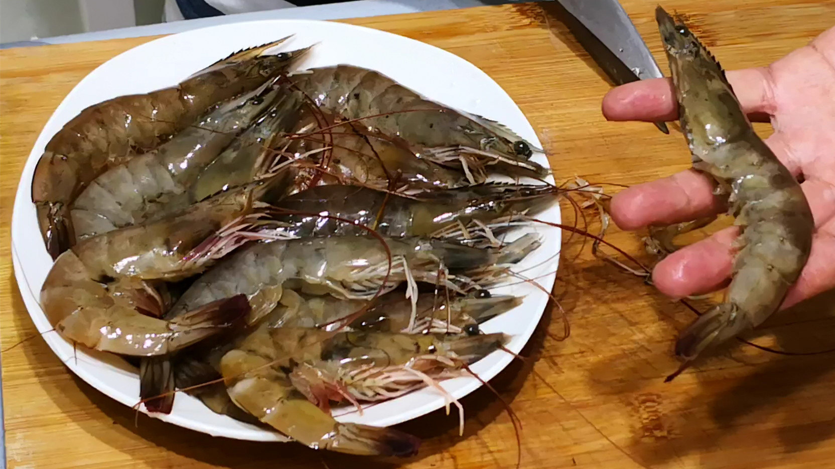 做大虾不用放水的做法,做大虾最简单的方法不加料酒