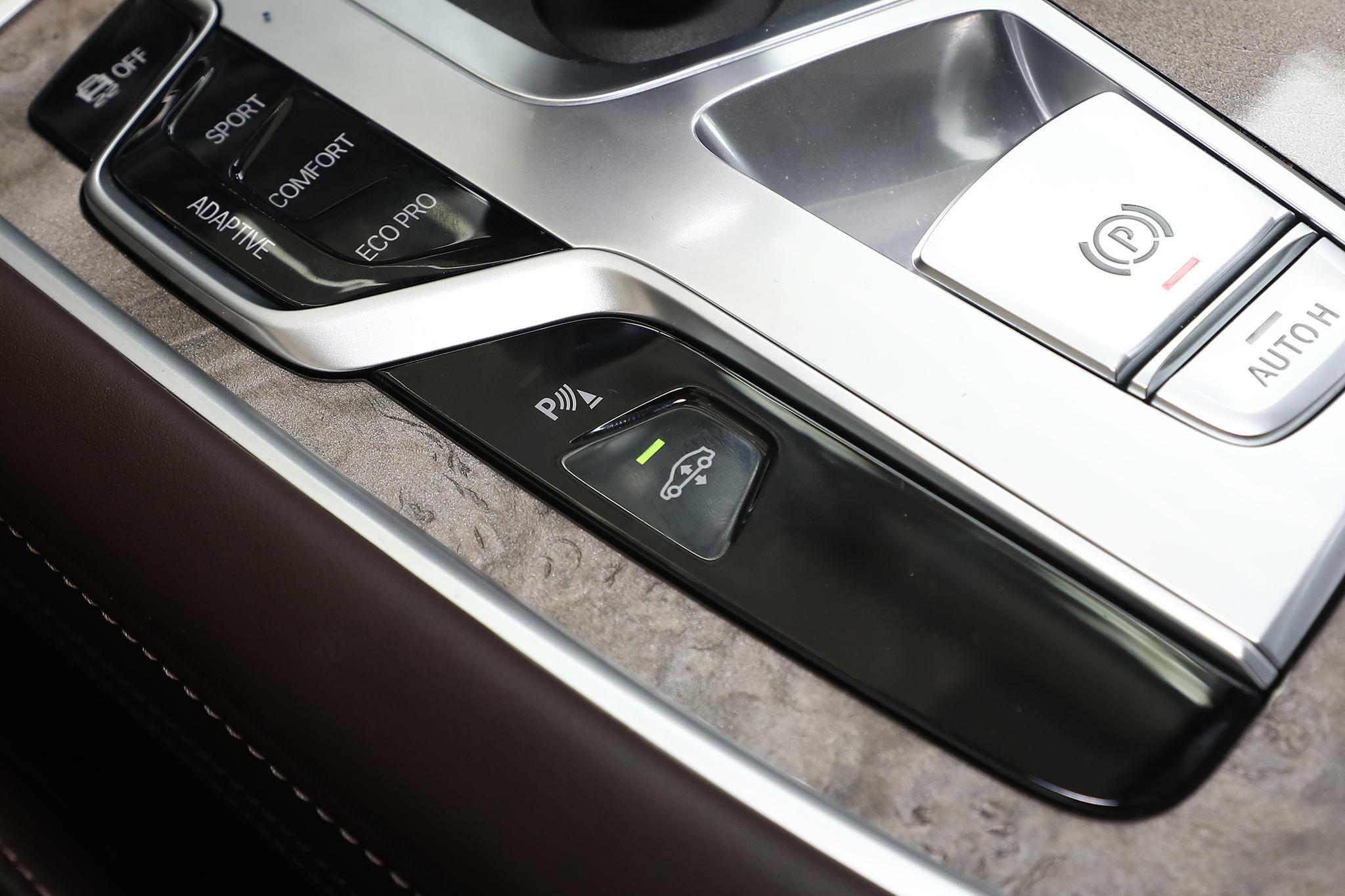 宝马七系仪表显示驻车制动器失效,宝马740li驻车制动器使用受到限制