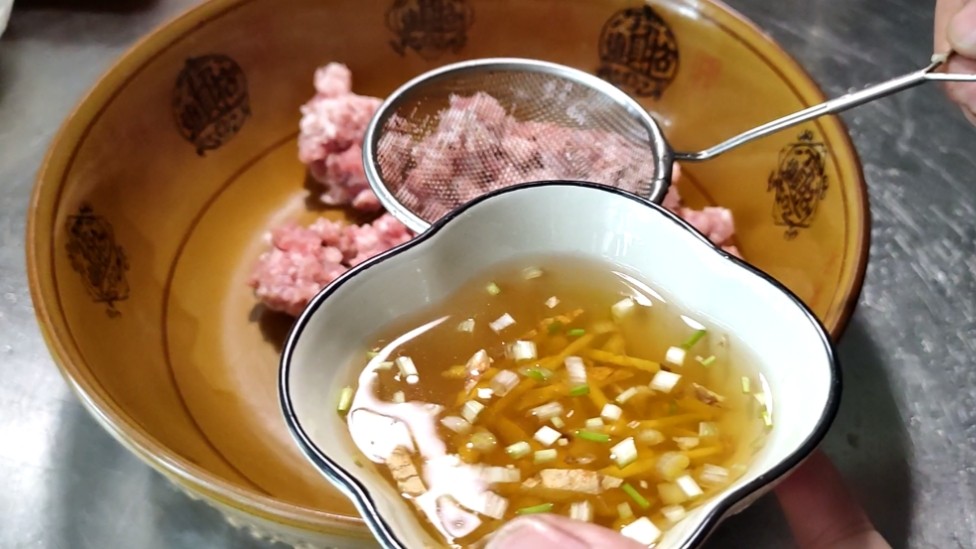 咸蛋黄珍珠肉丸做法,珍珠咸蛋黄肉丸