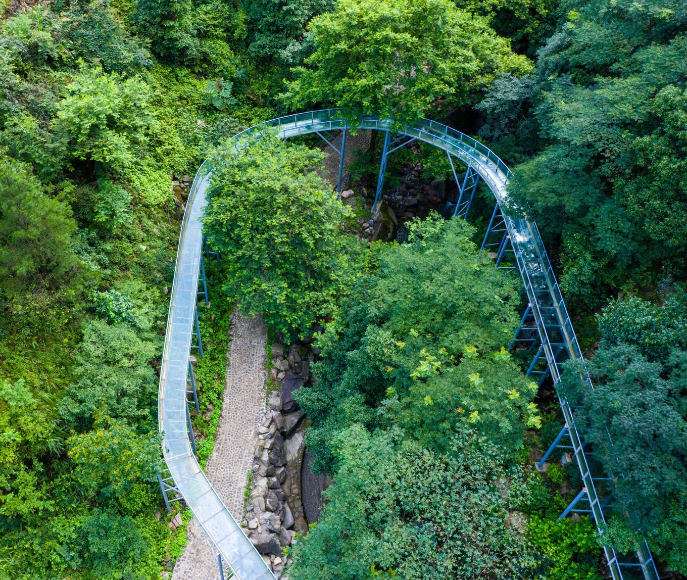 桐庐山湾湾漂流门票多少,桐庐山湾湾漂流景区在什么地方