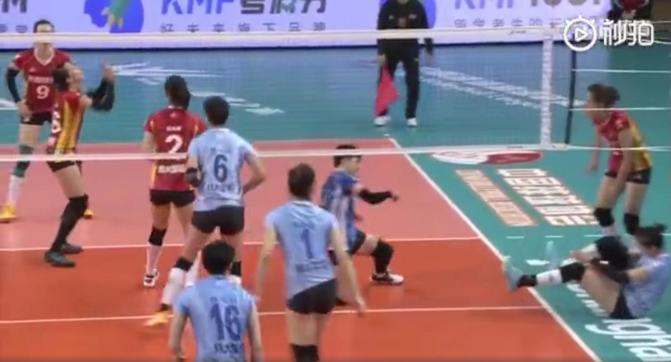 丁霞受伤视频疼哭,丁霞崴脚疼哭哪一场