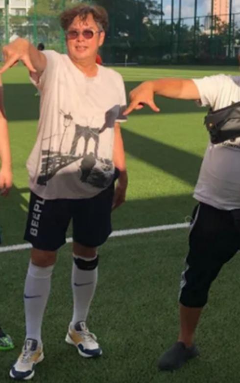 谭咏麟踢足球比赛视频,谭咏麟近期足球照片