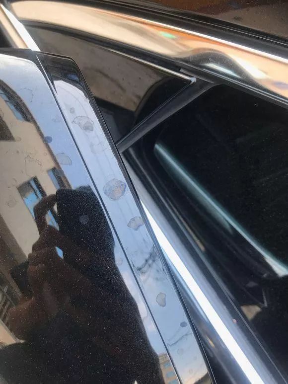 车上有什么东西洗车都洗不掉,汽车污渍普通洗车洗不掉