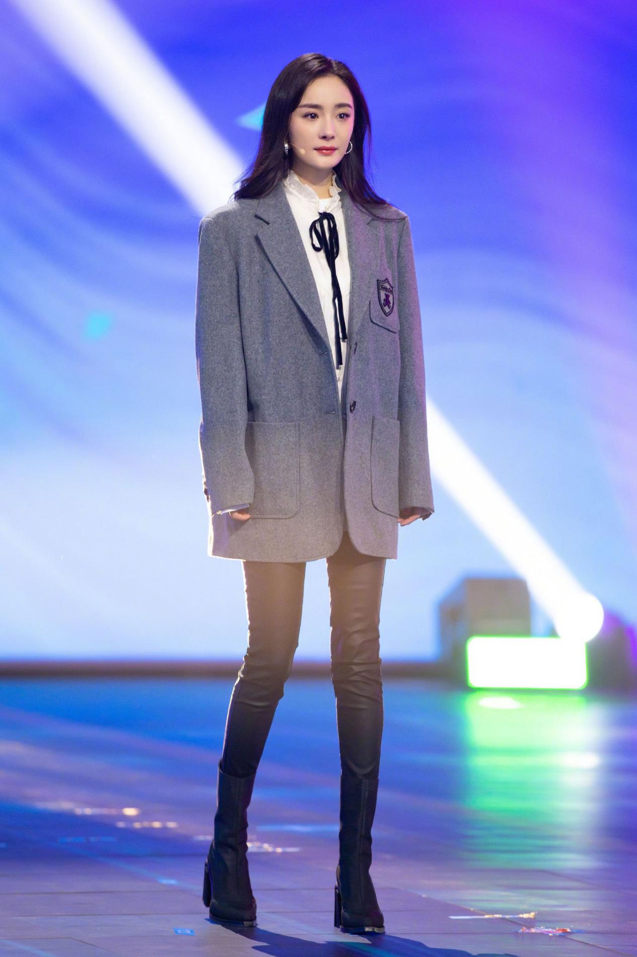 被杨幂穿搭惊艳了,被杨幂穿出了少女感