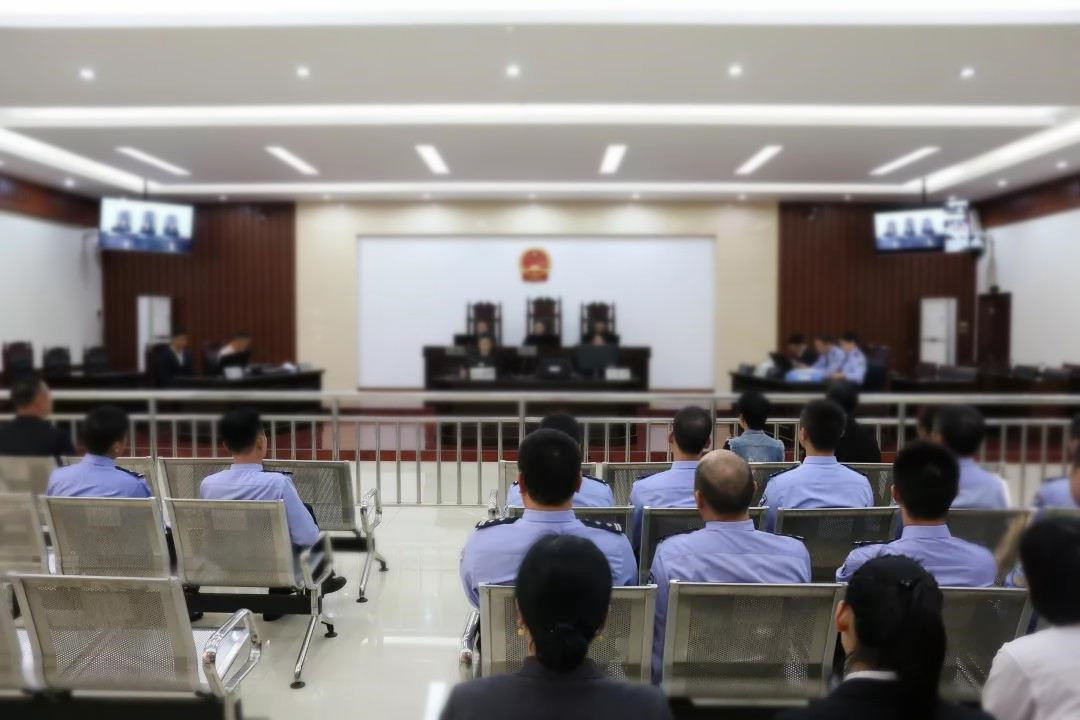 欠钱不还被警察带走的视频,欠款人欠钱不还扣押车辆违法吗