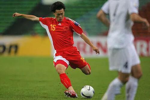 致敬老将！38岁前国脚成球队大腿，带队冲超，妻子是朝鲜族空姐