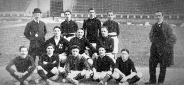 ac米兰红黑什么意思,红黑军团ac米兰后防那么强吗