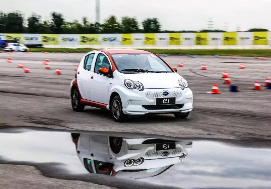 纯电家用买菜车,纯电车下赛道