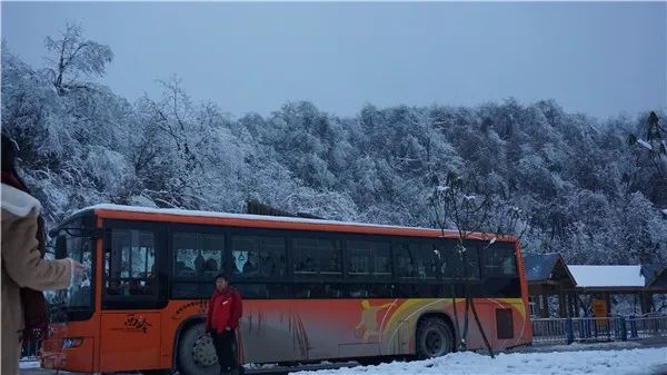 去西岭雪山玩雪要准备些什么,去西岭雪山滑雪需要先买门票吗