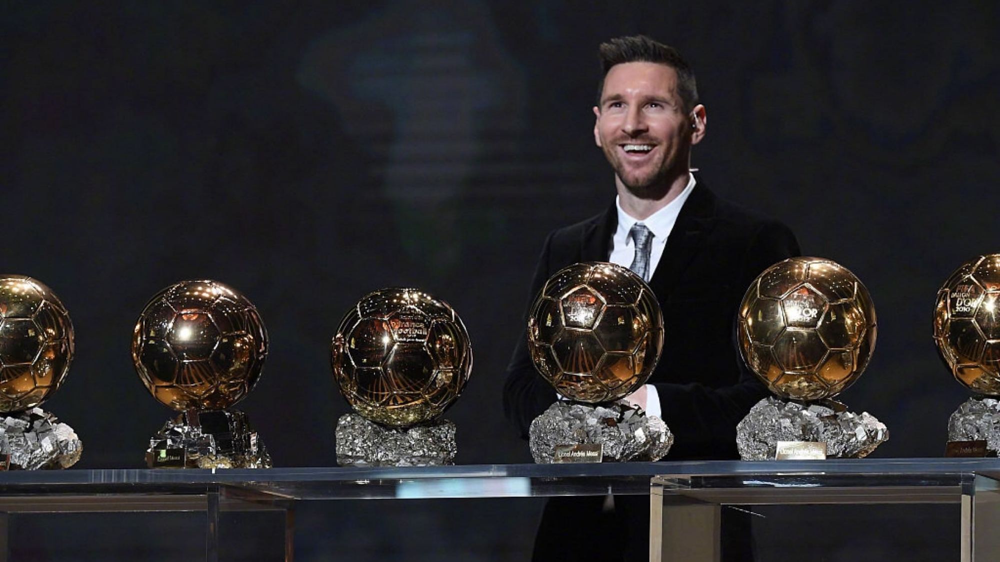 最厉害的前锋梅西,梅西和c罗与大罗的差距