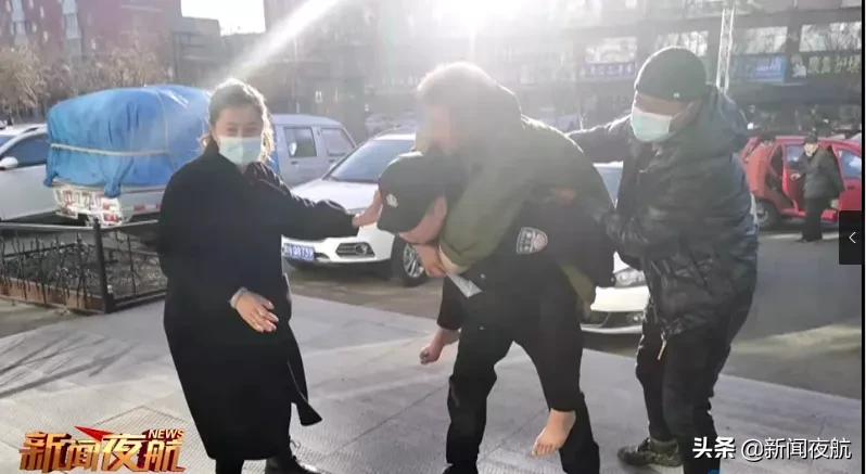 这个民警是话痨？“你别睡，你听我说......”