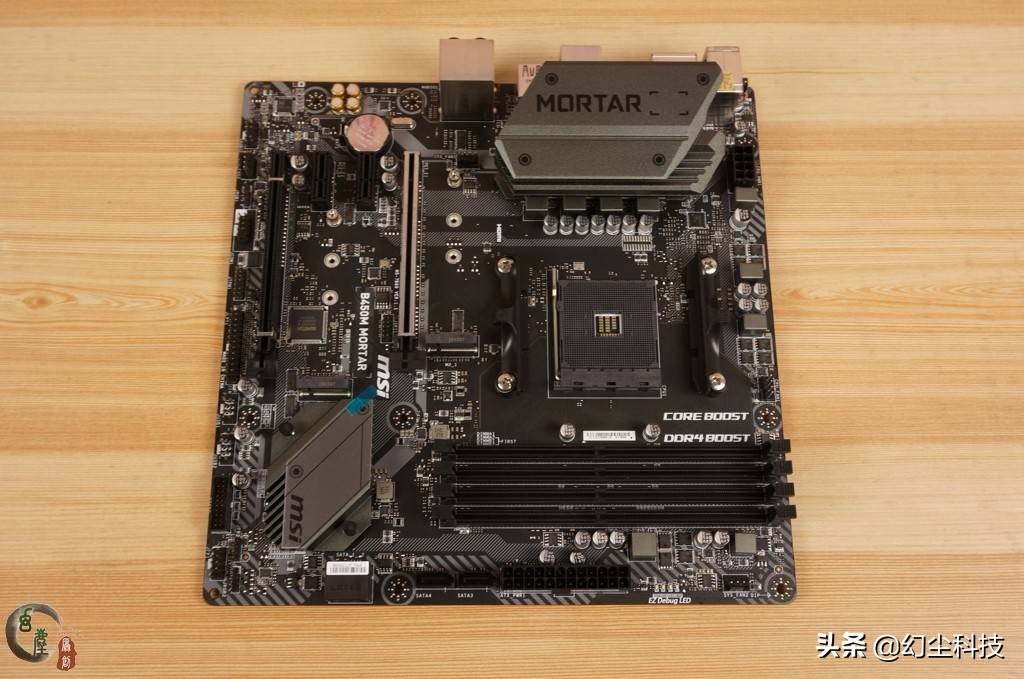 SATA接口的SSD目前来说，依旧不会淘汰，新旧平台都适用