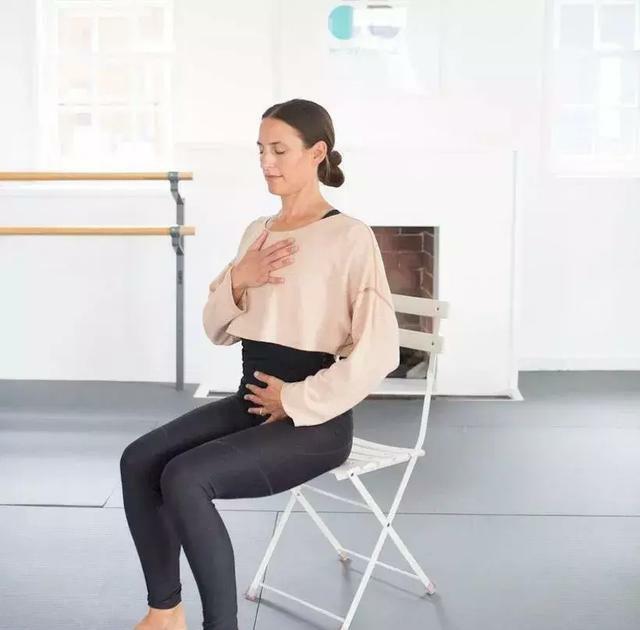 没时间去健身房怎么学瑜伽,没有午休快速恢复的瑜伽动作