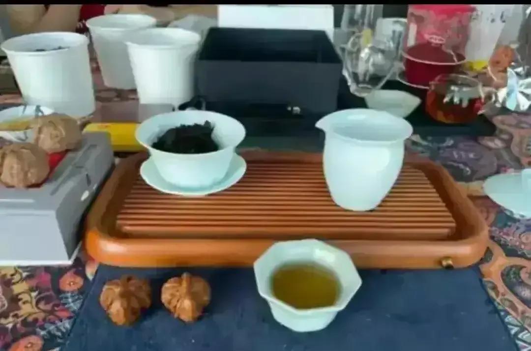 国足有忧患意识,国足奋不顾身