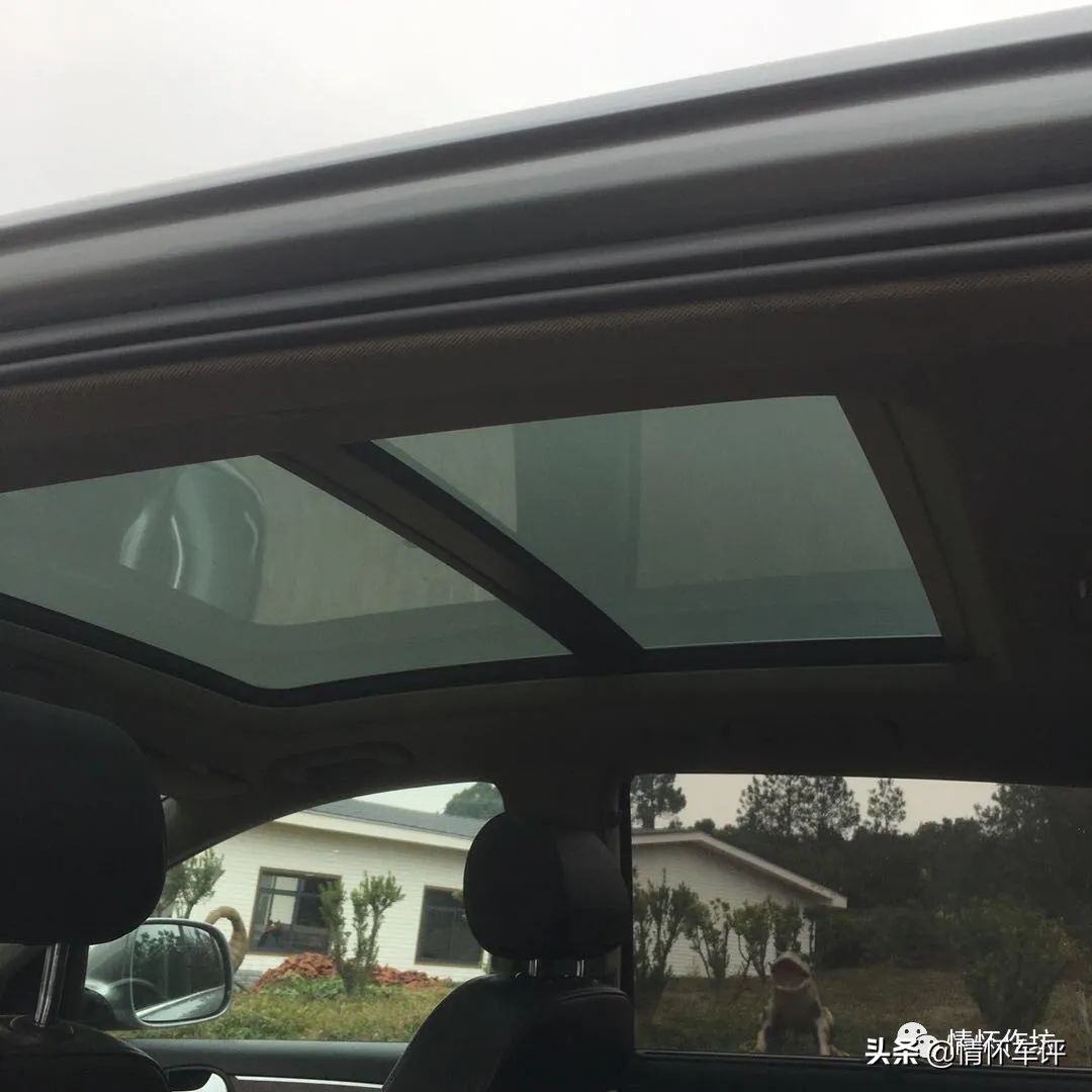 小伙买了一辆奥迪回村,小伙买了台7w的奥迪a7