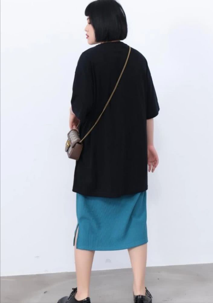 微胖女生大t恤怎么穿不显胖,肥版t恤怎么穿显瘦