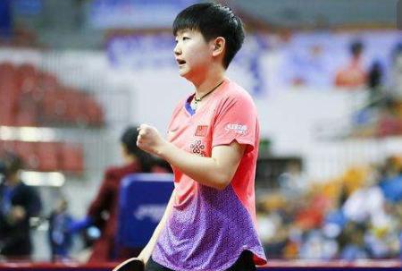 孙颖莎陈梦的拥抱,孙颖莎陈梦送球