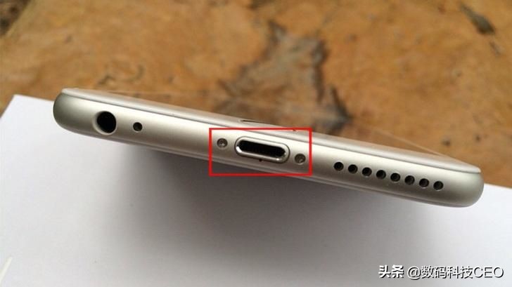 iphone充电口进水提示不允许充电,iphone12promax进水无法充电