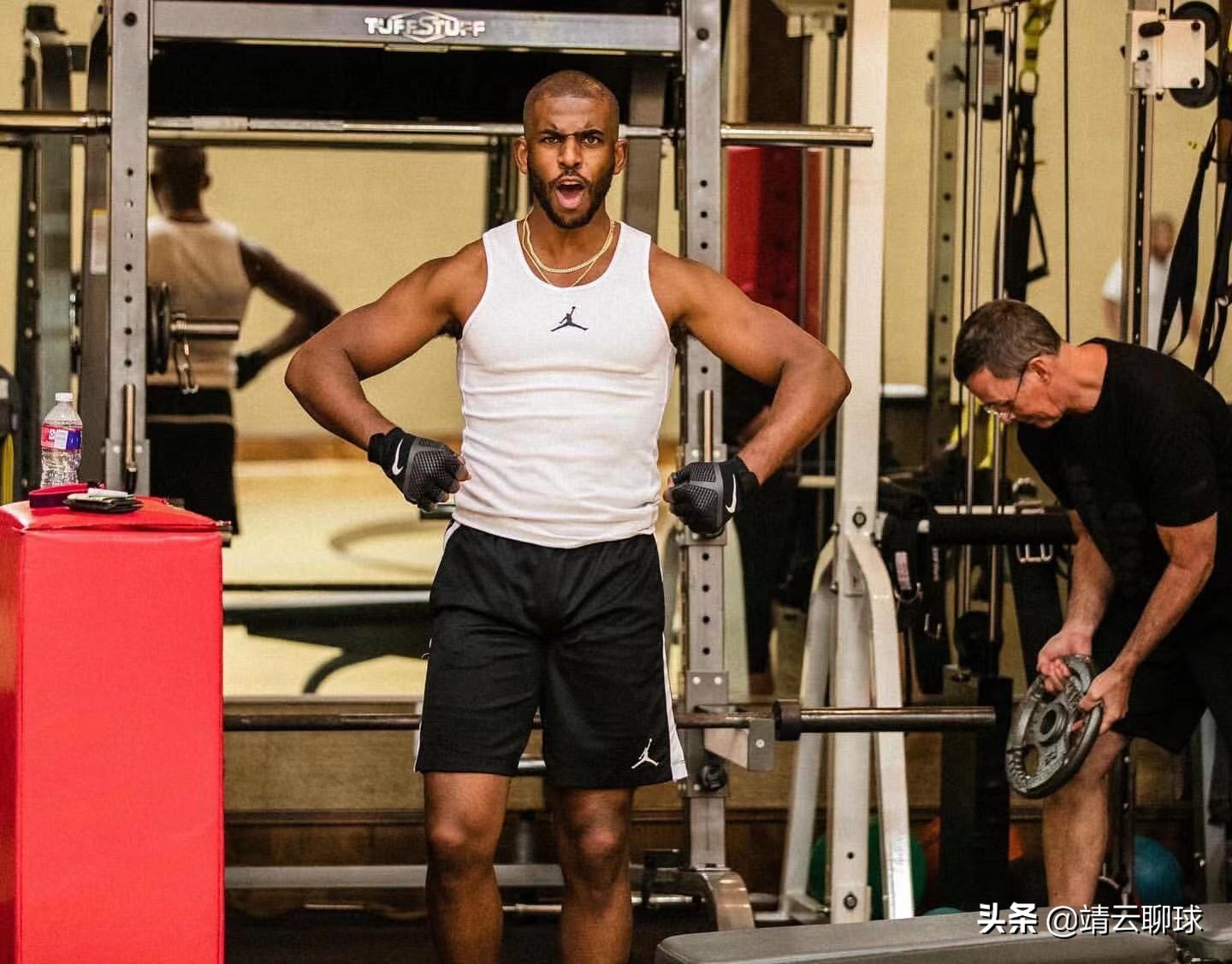 太阳队为什么打湖人,太阳队布克和克劳德被驱逐