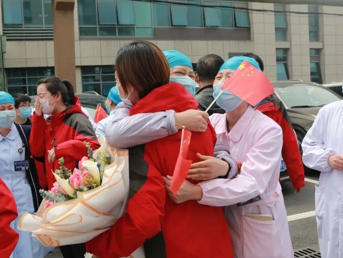 摆渡人南通,护送驰援武汉医疗队凯旋归来