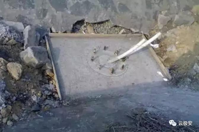 监控杆安装与预埋线,监控立杆基础配管