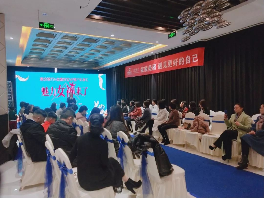 金鑫珠宝郑州永和铂爵店亮相，引数百名跑男排队代购