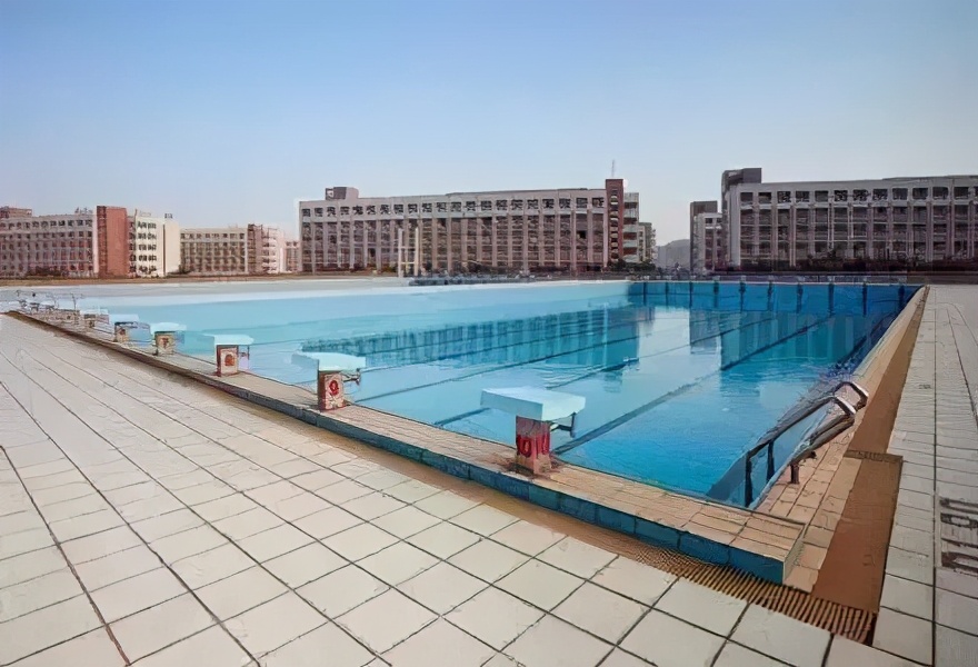 中国所有有游泳池的大学,广东省哪个大学有游泳池