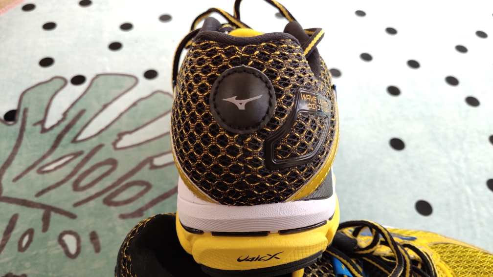 美津浓专业跑步透气减震鞋,mizuno美津浓男款吸汗速干