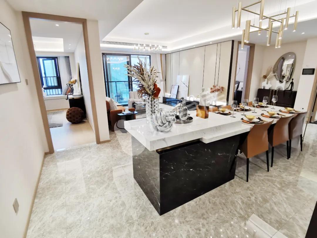 粉盘撞车，现状差又最贵的上河公元你买账吗？