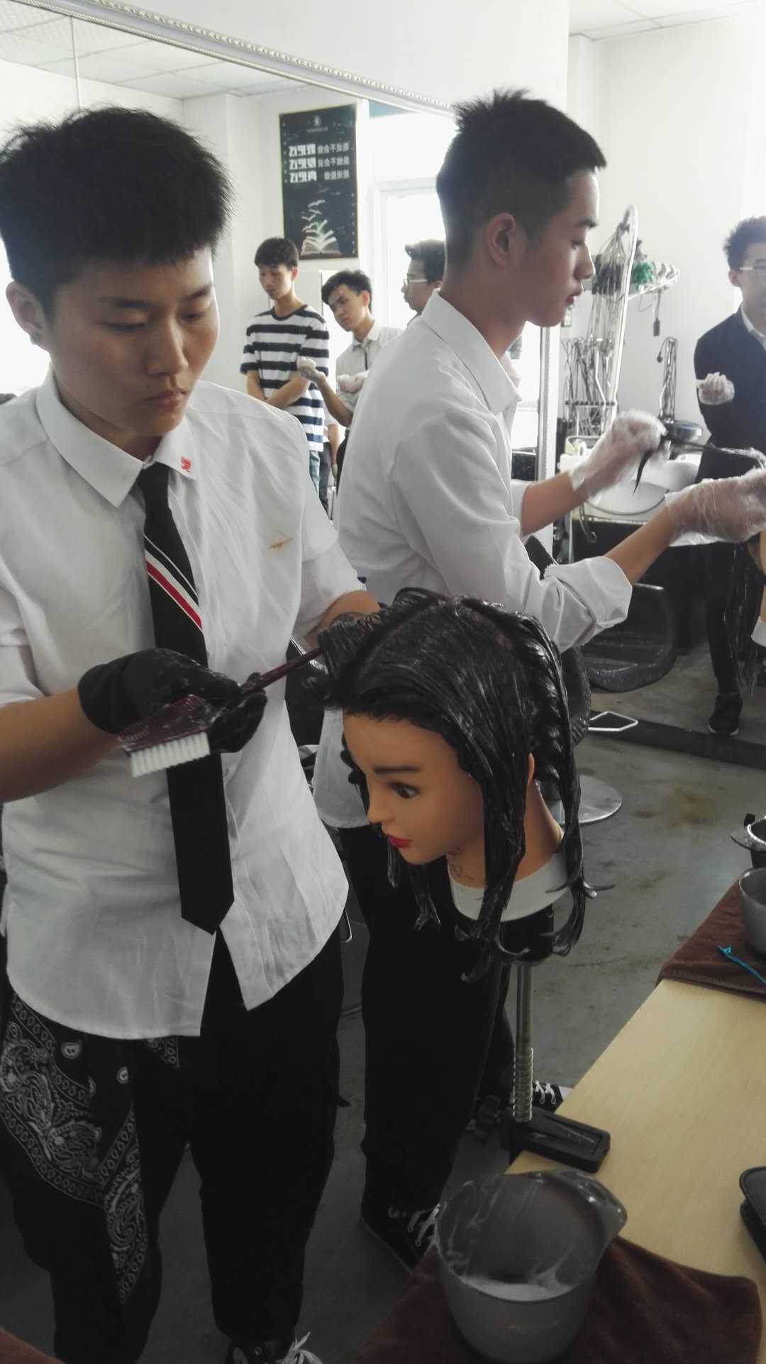 一个专业发型师成长的过程,怎么成长为明星发型师的