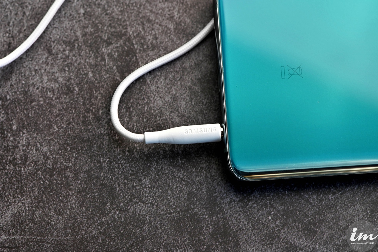 s10自带的耳机是什么型号,s10送的耳机与s8的一样吗