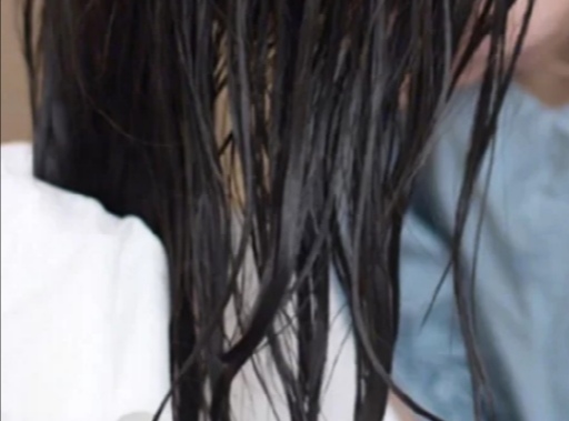 用凉水洗头对头发有危害吗,夏天用冷水洗头发还是热水洗头