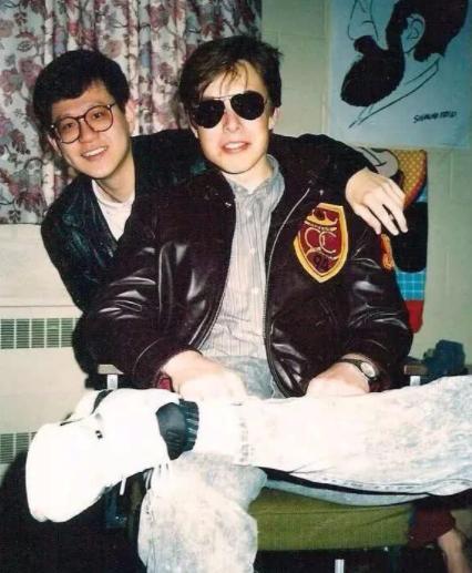 “失控特斯拉”背后富豪：身价千亿、逃兵役、泡女明星、有6个娃